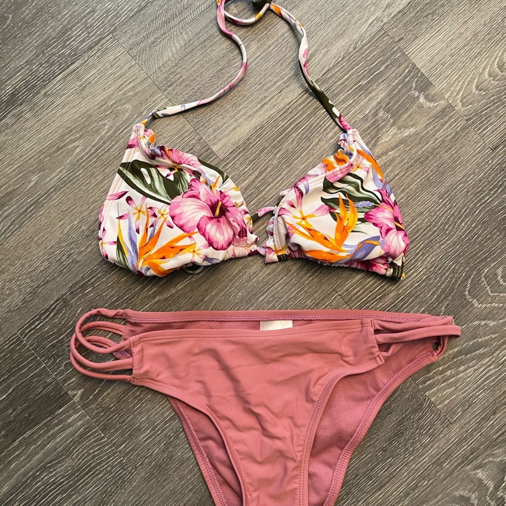 Bikini - Picture 6 of 6